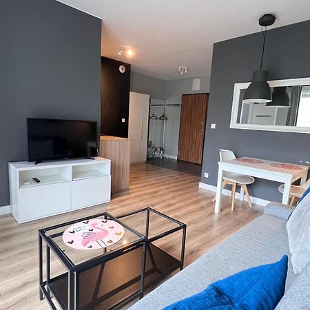 Close To Chopin Airport, Cybernetyki, Free Parking By Cosmo Spirit Varsovia Exterior foto
