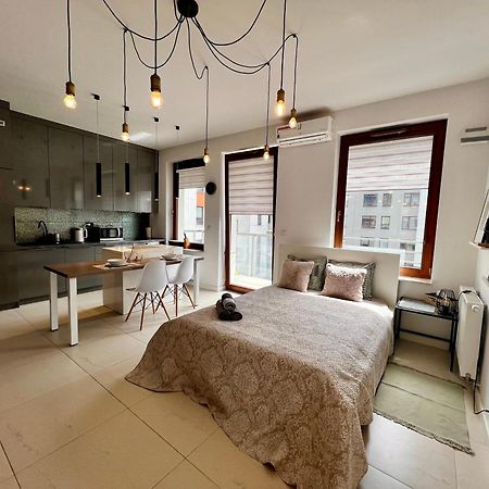 Close To Chopin Airport, Cybernetyki, Free Parking By Cosmo Spirit Varsovia Exterior foto