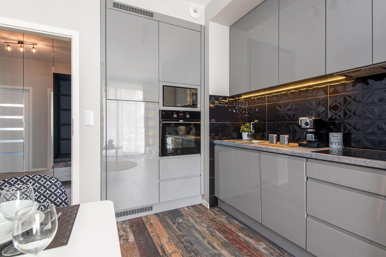 Close To Chopin Airport, Cybernetyki, Free Parking By Cosmo Spirit Varsovia Exterior foto