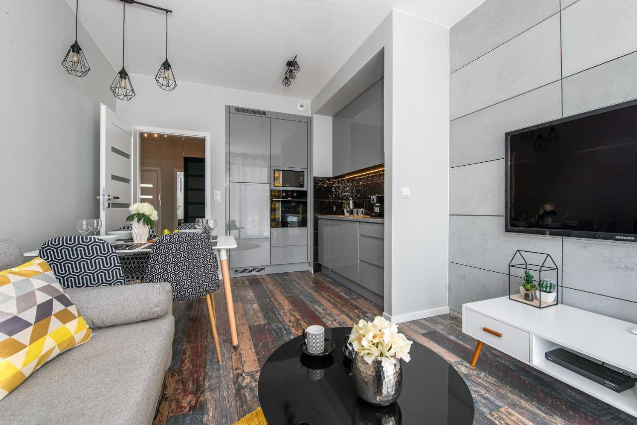 Close To Chopin Airport, Cybernetyki, Free Parking By Cosmo Spirit Varsovia Exterior foto