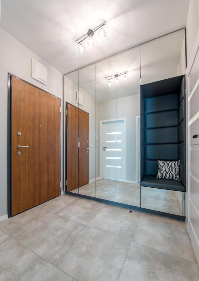 Close To Chopin Airport, Cybernetyki, Free Parking By Cosmo Spirit Varsovia Exterior foto