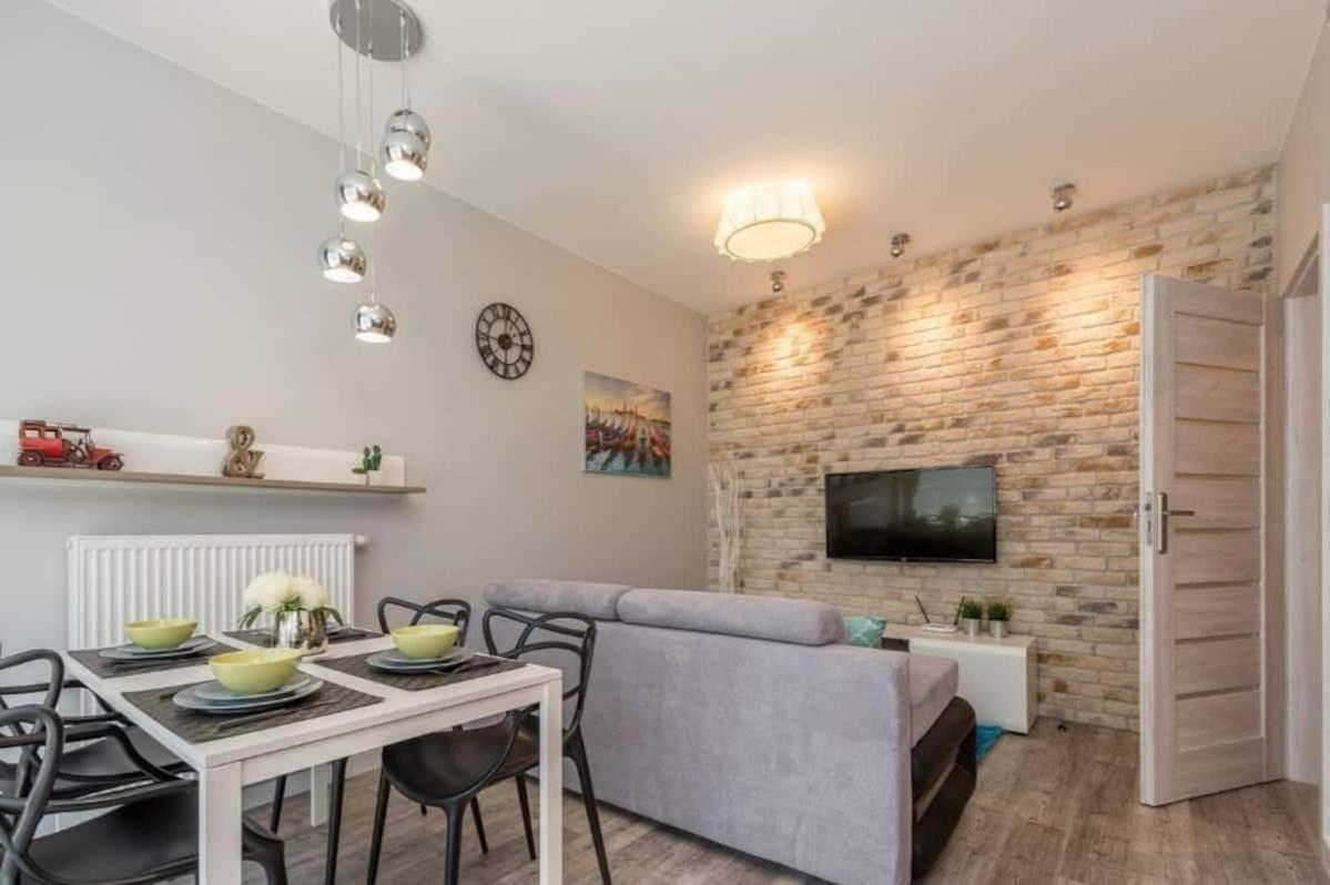 Close To Chopin Airport, Cybernetyki, Free Parking By Cosmo Spirit Varsovia Exterior foto