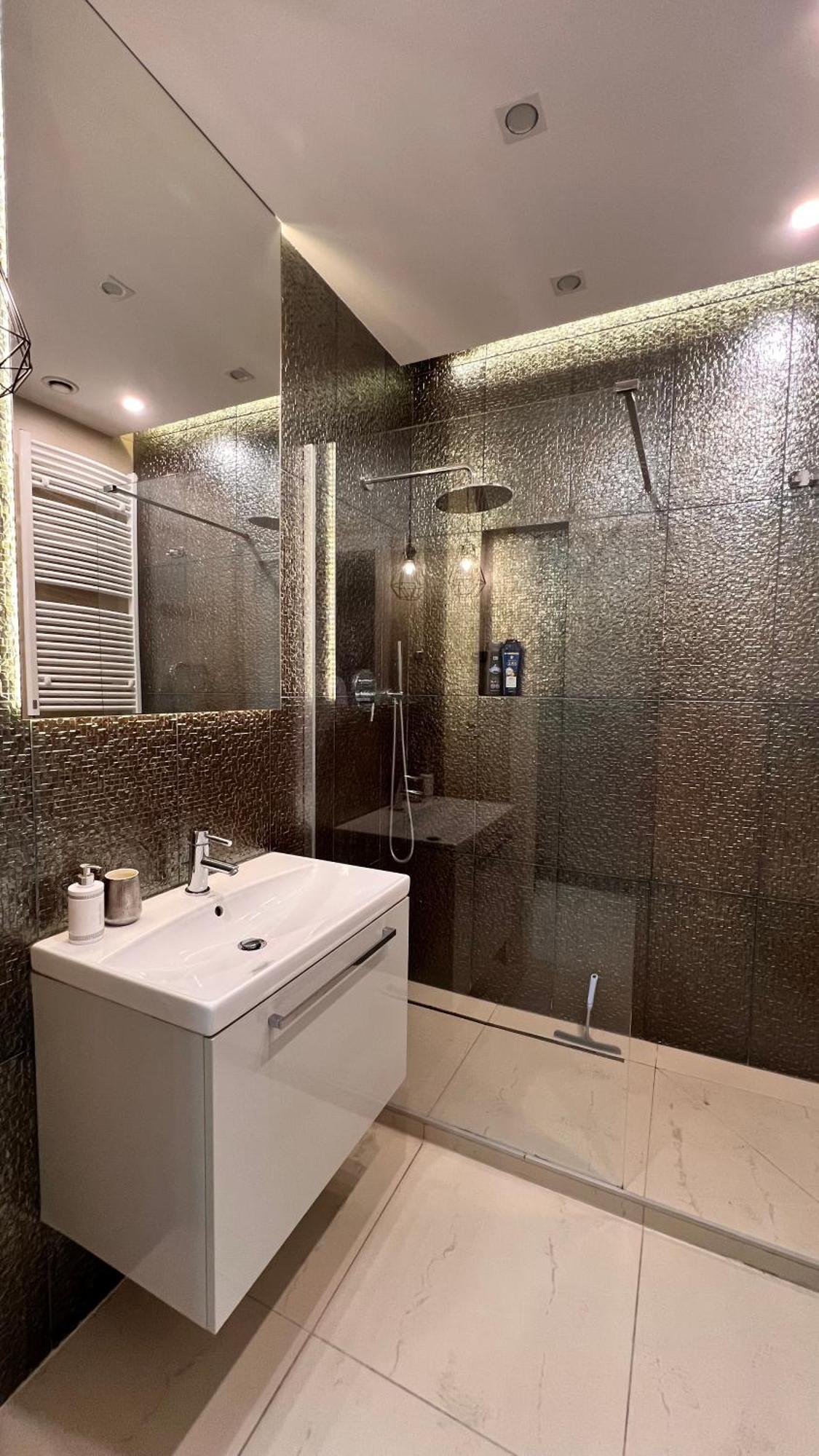 Close To Chopin Airport, Cybernetyki, Free Parking By Cosmo Spirit Varsovia Exterior foto