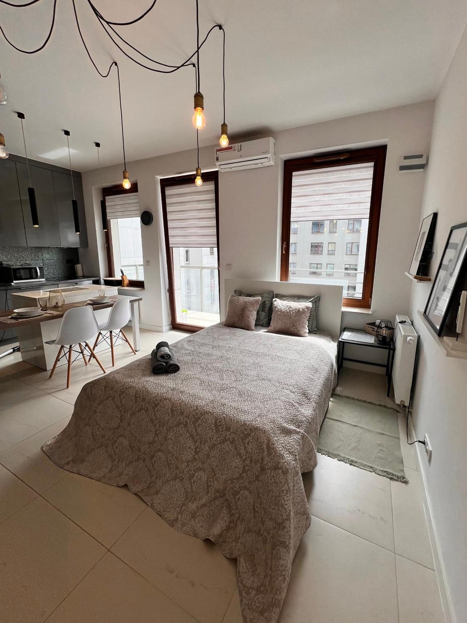 Close To Chopin Airport, Cybernetyki, Free Parking By Cosmo Spirit Varsovia Exterior foto